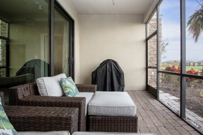 Building Photo - Like new 2BR, 2BA garage condo-Lakewood National