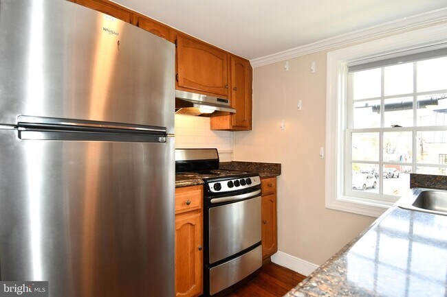 Building Photo - 17 - Apt. #1 Madision Street Unit