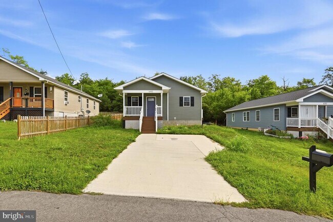 Building Photo - 640 Jenkins Ln