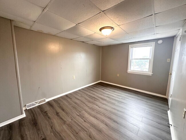 Building Photo - 627 N Hartley St