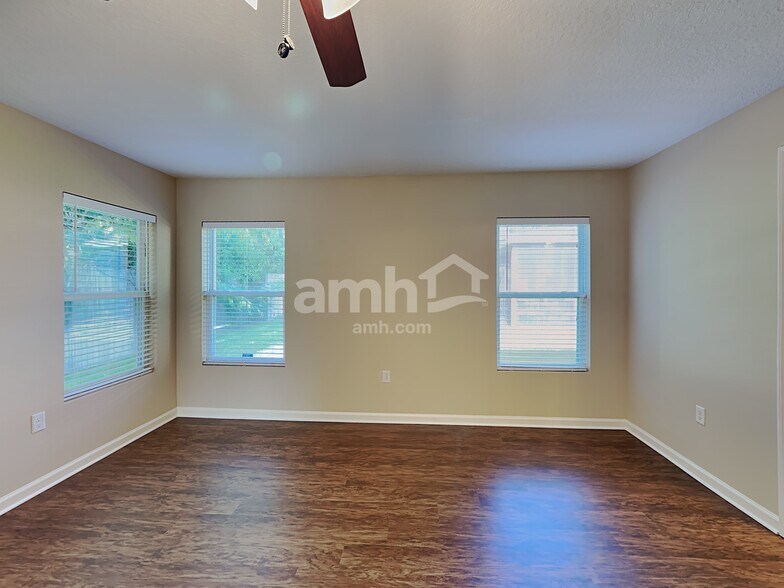 Building Photo - 563 Worcester Ct