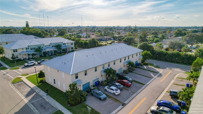 Building Photo - 1240 Eucalyptus Dr