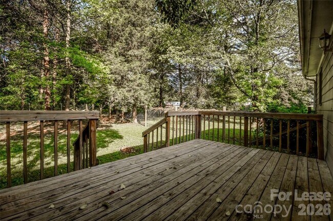 Building Photo - 7730 Deer Track Dr
