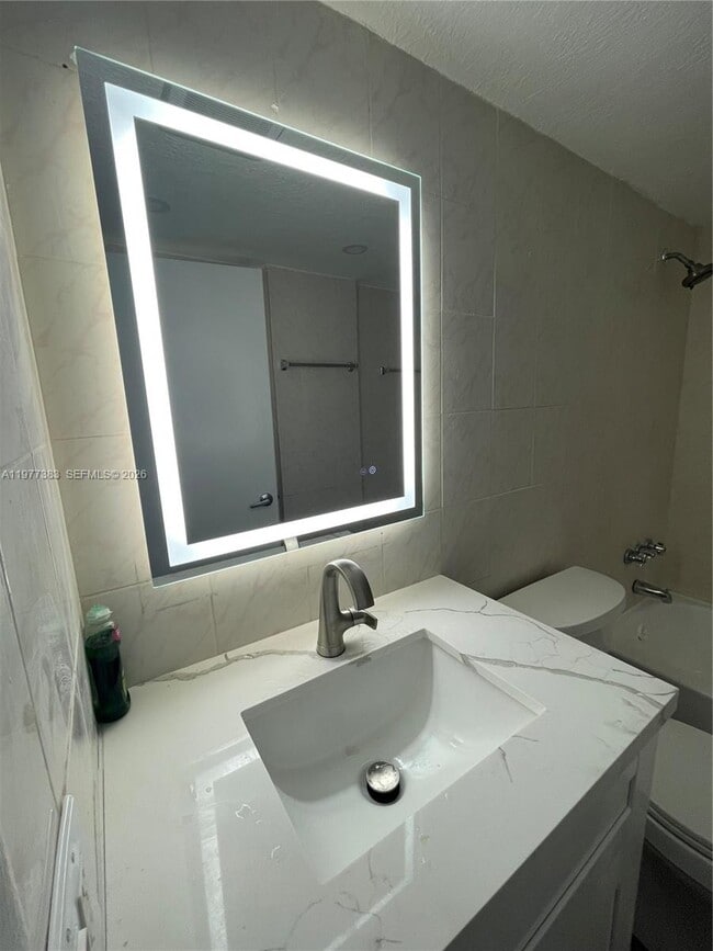 Building Photo - 3868 NE 169th St