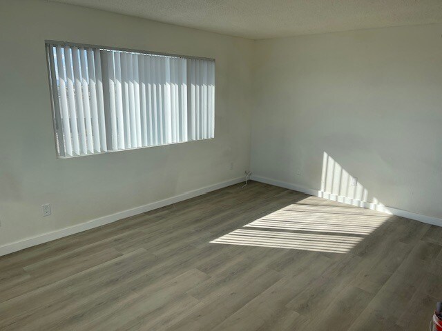 Building Photo - 2070 Sahara Dr