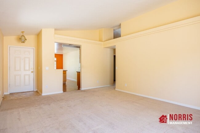 Building Photo - Great Home in Mission Valley