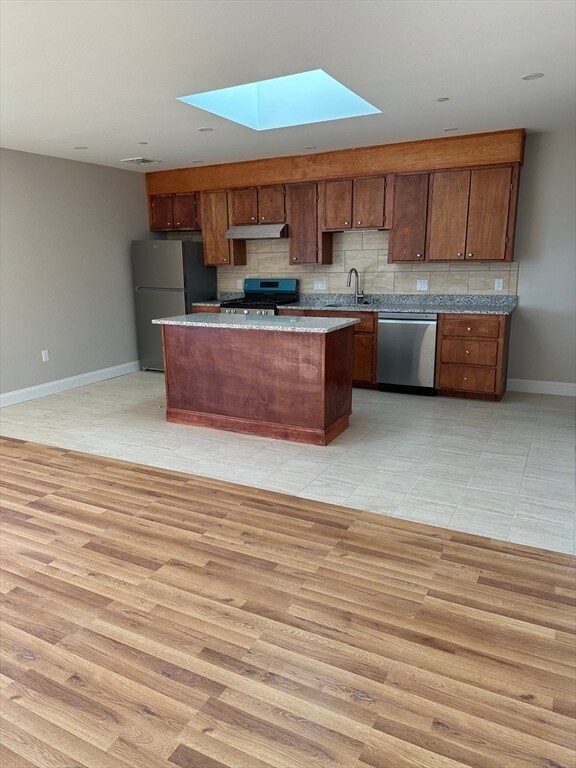 Building Photo - 155 Broadway