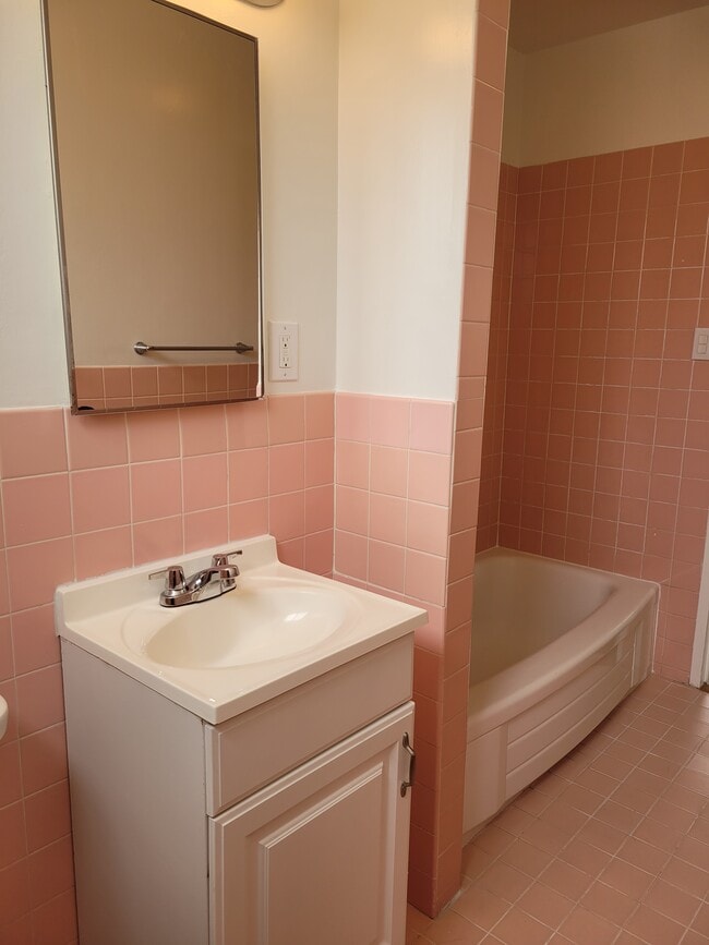 Building Photo - 54 Edgemont Dr