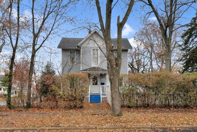 Building Photo - Urbana 3 bedroom/2 bathroom recently updated home!