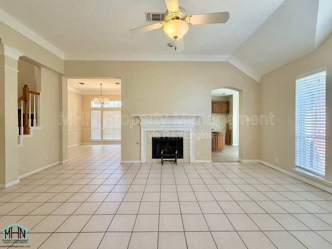 Building Photo - 1307 Adobe Run