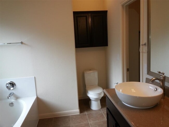 Building Photo - 2504 McDonald Way