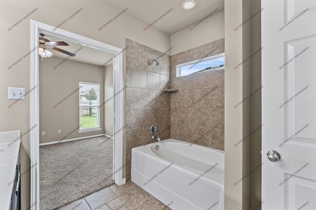 Building Photo - 8012 Bridgepointe Dr