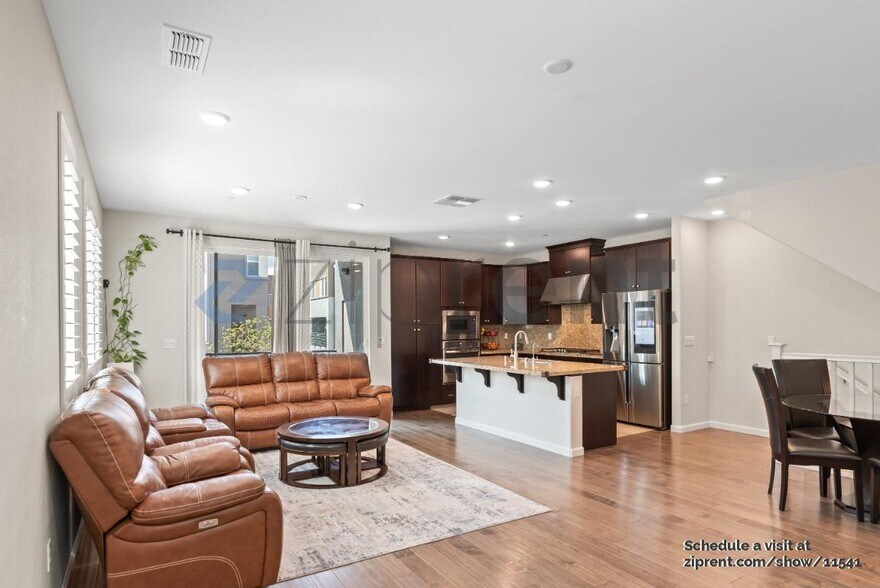 Building Photo - Unit
