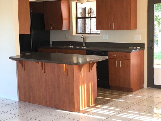 Building Photo - 230 Stern Dr