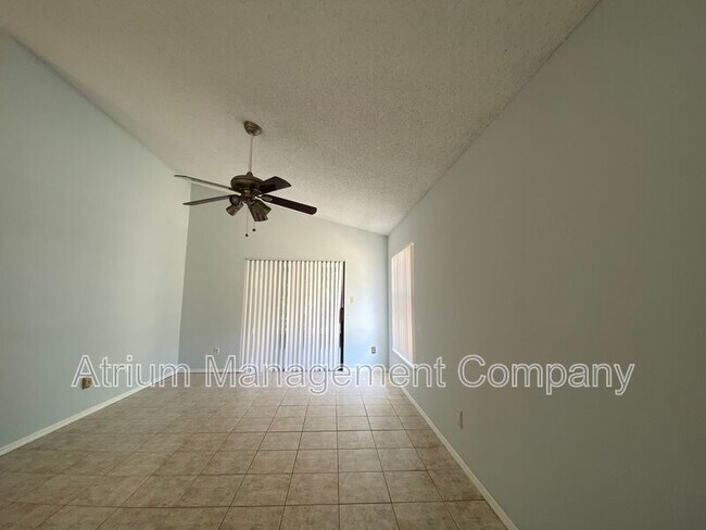 Building Photo - 277 Lakebreeze Cir