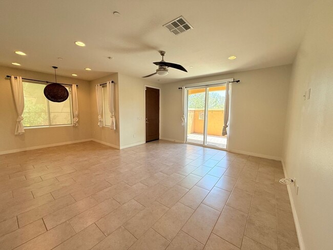 Building Photo - AVAILABLE NOW!! BEAUTIFUL 2 Bed 2.5 Bath C...