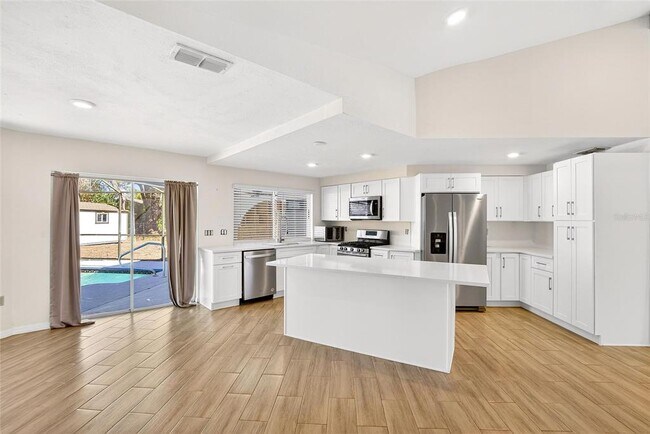 Building Photo - 15047 Woodbury Rd