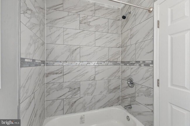 Building Photo - 405 34th St SE