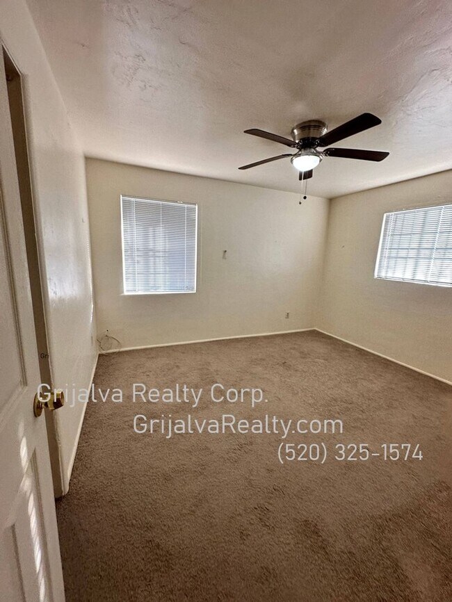 Building Photo - 4 Bed, 2 Bath House on a Large Corner Lot for Rent (22nd St/Wilmot)