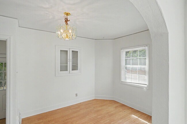 Building Photo - 1470 Capitol St NE