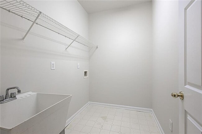 Building Photo - 1346 Parkview Ln NW