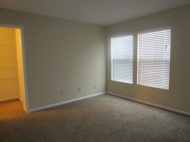 Building Photo - 1697 Blue Grass Pky