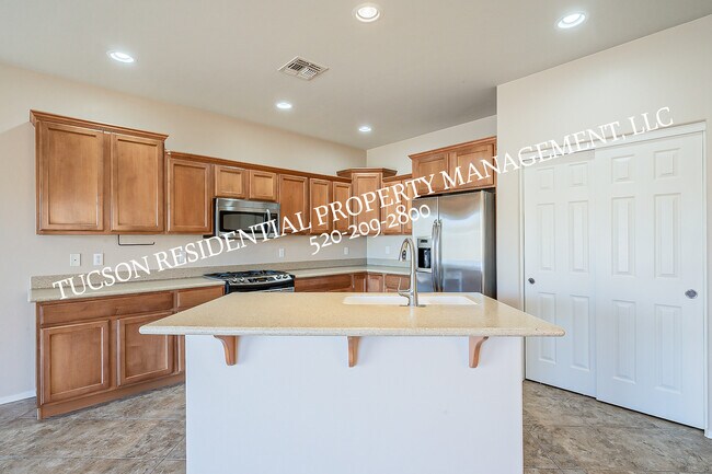 Building Photo - 6012 S Meadow Breeze Dr