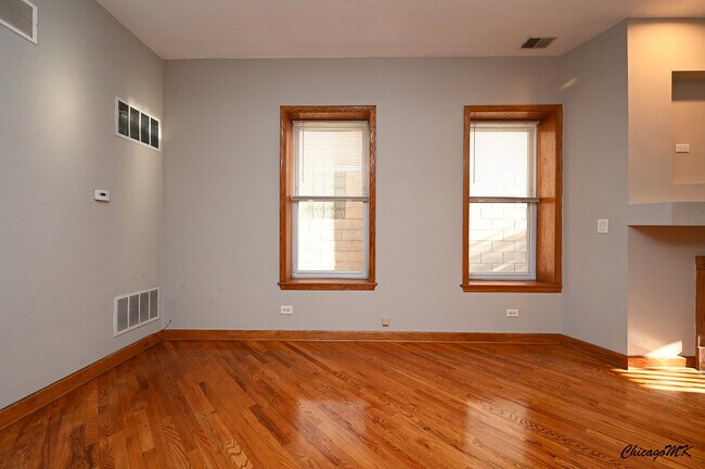 Building Photo - 1535 N Paulina St