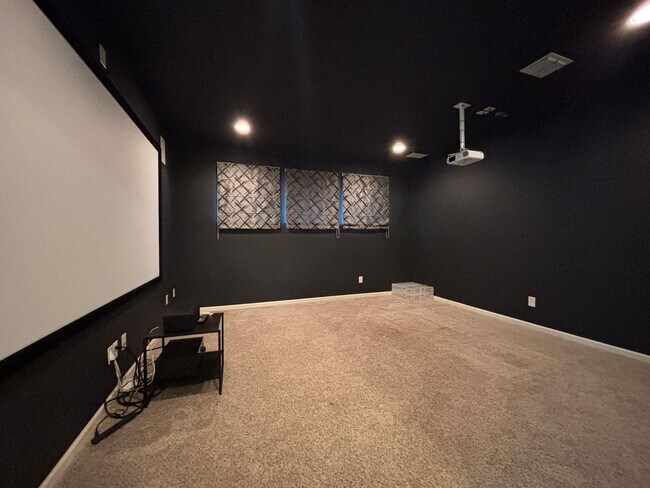 Building Photo - 5 BR/4BA | Updated Single Family Home | 2-Car Garage | Gated backyard