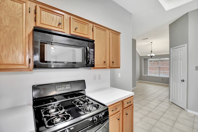 Building Photo - 15118 Red Cedar Cove Ln