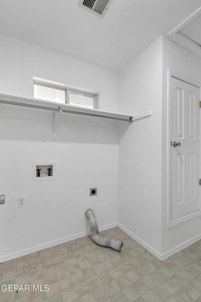 Building Photo - 12163 Tower View Dr