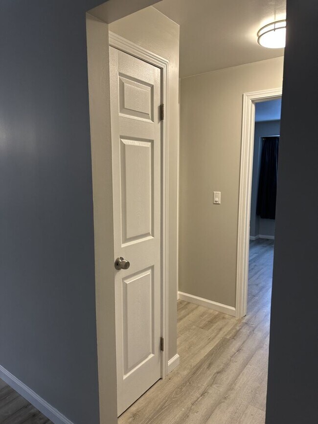Building Photo - 840 SqFt 2 Bedroom Apartment