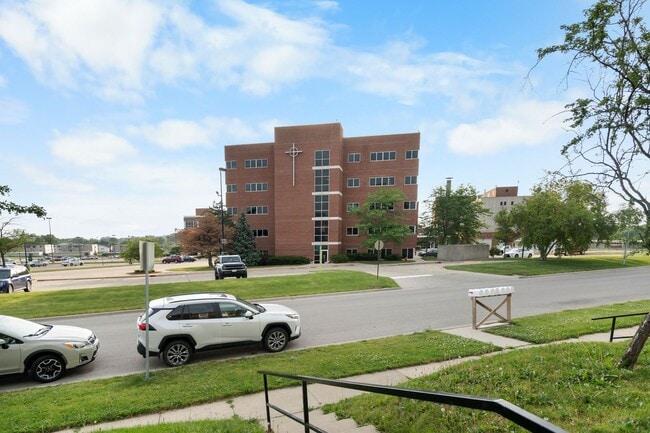 Building Photo - 2bd 1.5 ba spacious condo for rent!