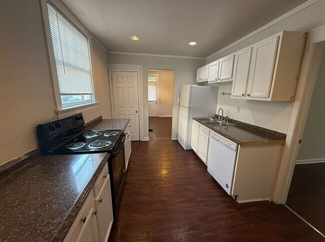 Building Photo - 536A Euclid Ave – Available Fall 2026