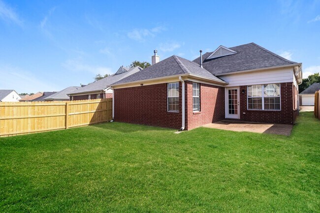 Building Photo - 7068 Kings Crown Dr