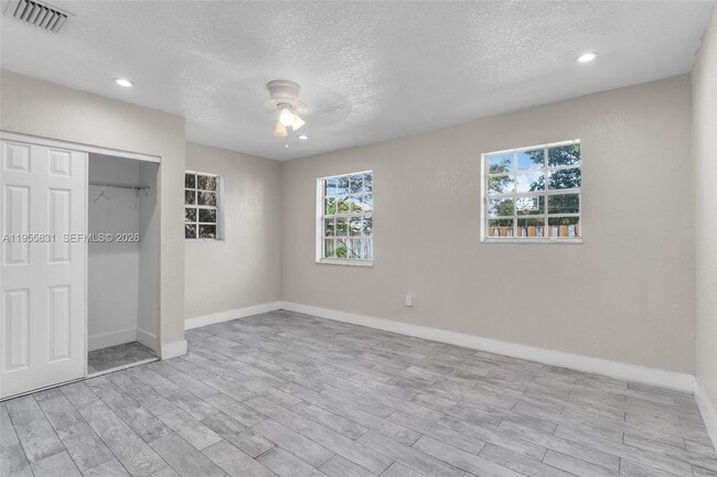 Building Photo - 2921 NW 6th Ct