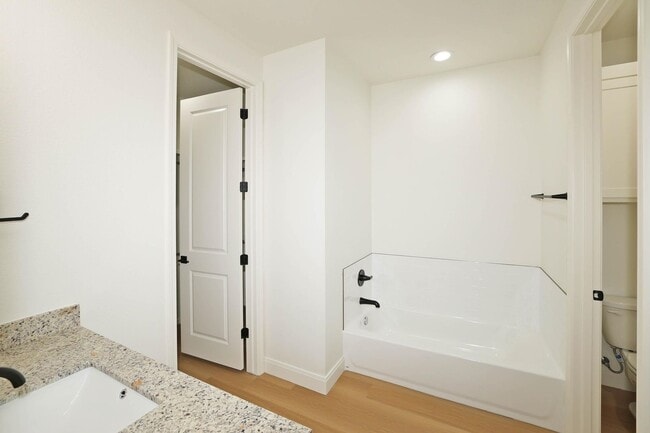 Building Photo - 10424 Tierra Santa Dr