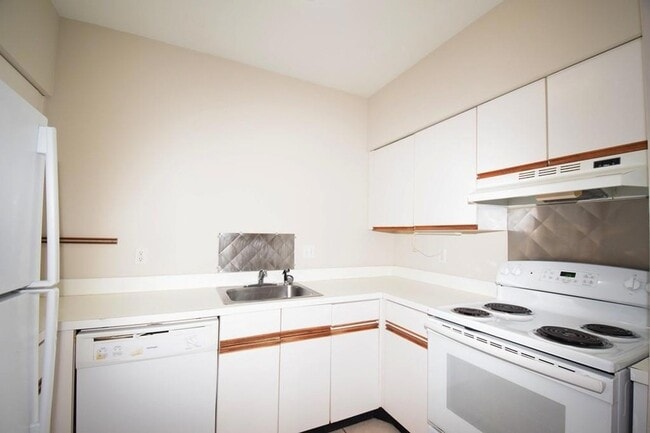 Building Photo - 1421 W Peachtree St NE