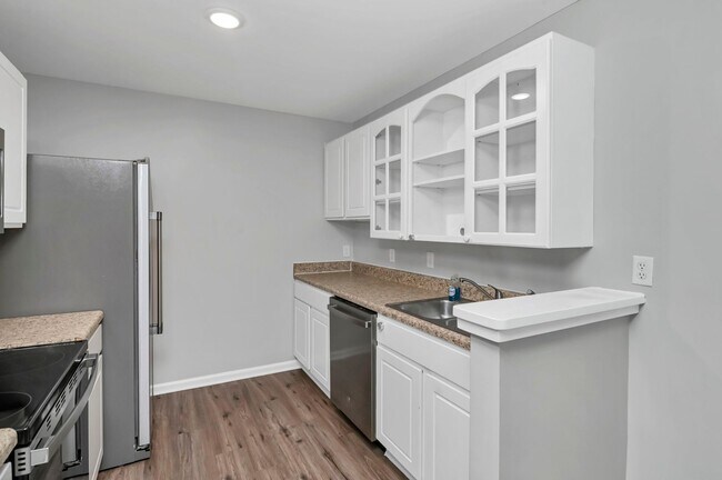 Building Photo - Freshly Updated 3 bedroom Home with New Ro...