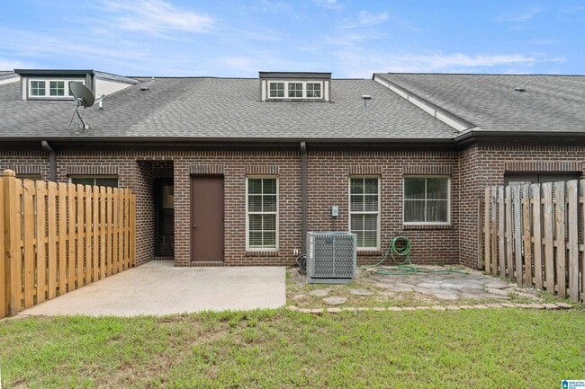 Building Photo - 132 Singapore Cir