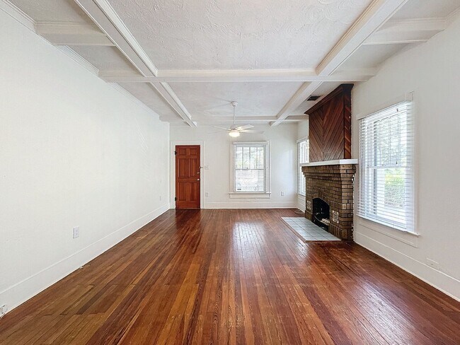 Building Photo - 226 9th Ave N