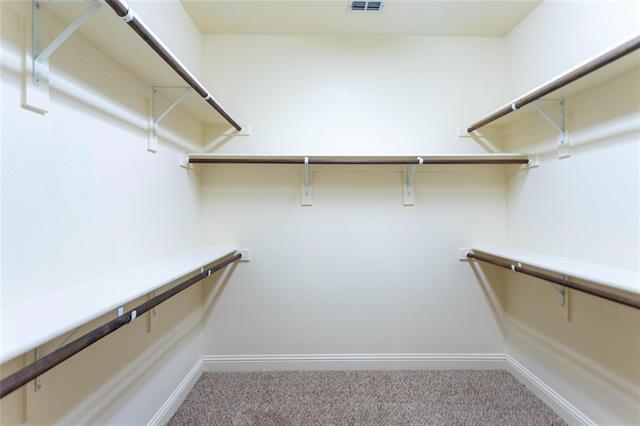 Building Photo - 2409 Lynbridge Dr