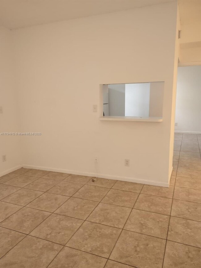 Building Photo - 680 Cypress Club Way