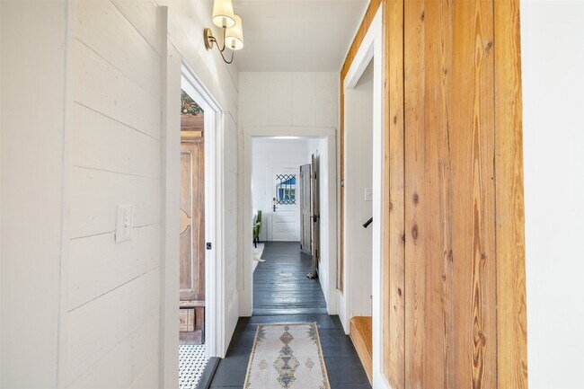 Building Photo - 206 N Rusk St