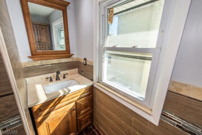 Building Photo - 86 Watsessing Ave