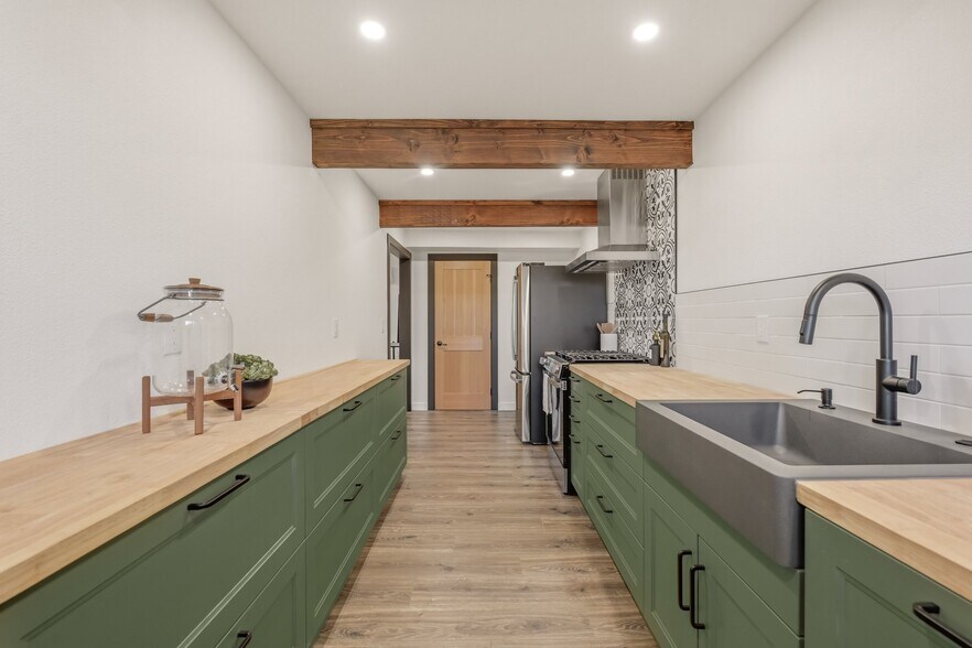 Building Photo - 234 Spanish Spur