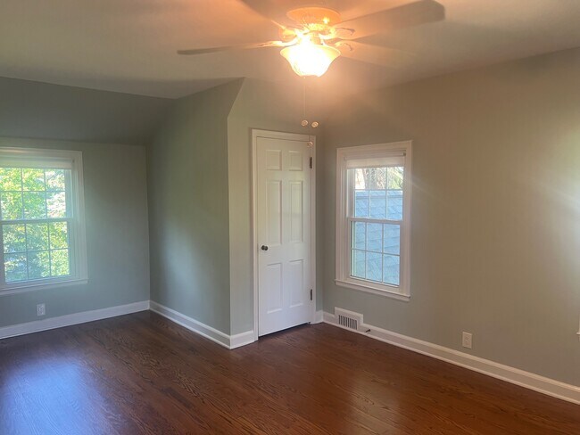 Building Photo - 645 Hi View Ct