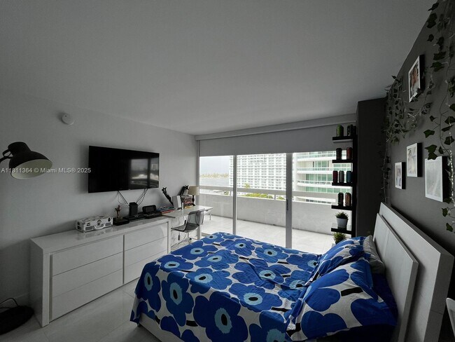 Building Photo - 1627 Brickell Ave