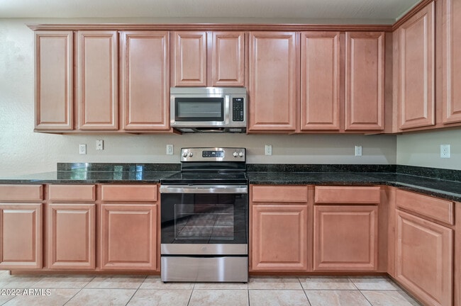 Building Photo - 8767 W Fleetwood Ln