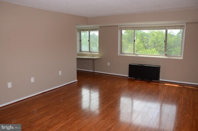 Building Photo - 2500 N Van Dorn St